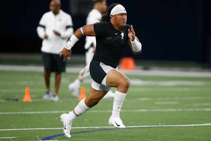 5-star linebacker Noah Sewell participates in drills at the 2019 Nike Opening in Frisco, Texas.